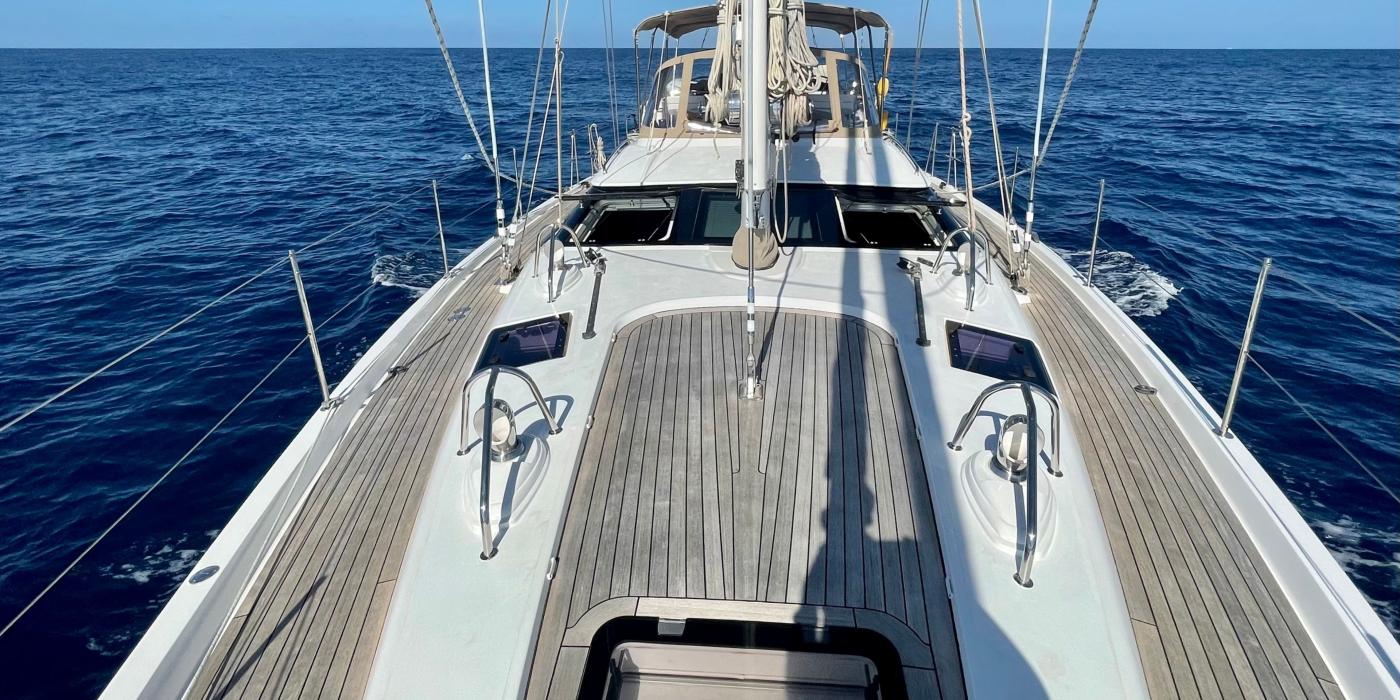 Oyster 575 Foredeck v8