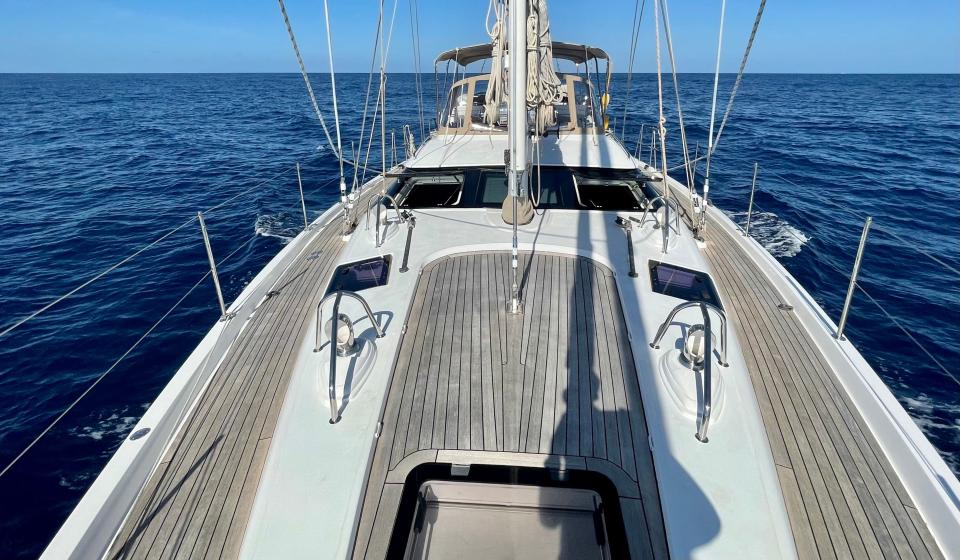 Oyster 575 Foredeck v8
