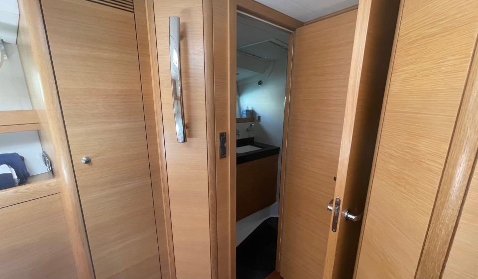 Oyster 575 Forward Head v2