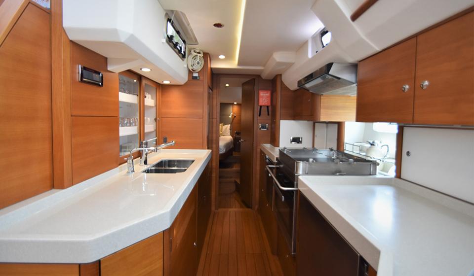 Oyster 575 Galley v4