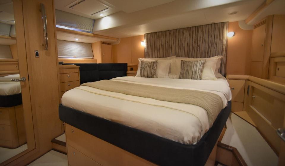 Oyster 575 Master Cabin v11