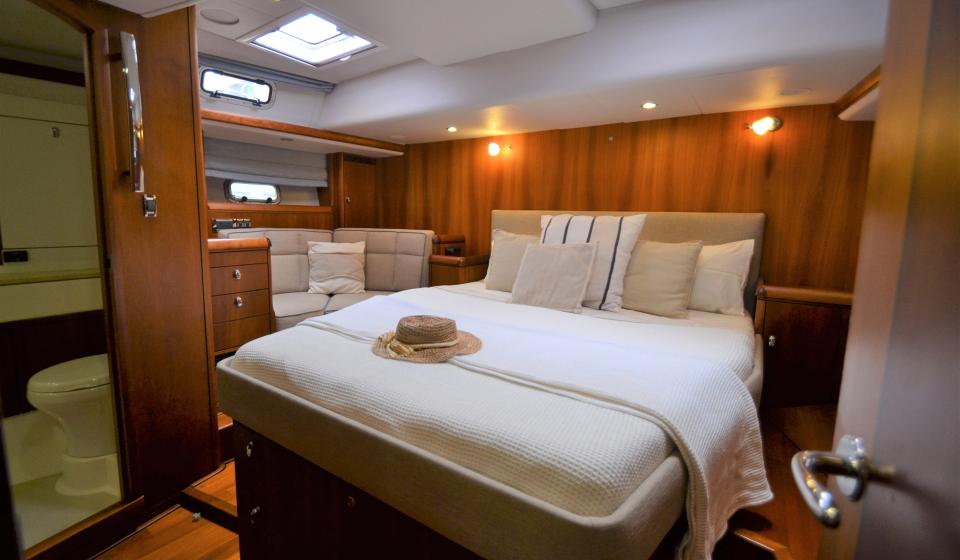 Oyster 575 Master Cabin v4