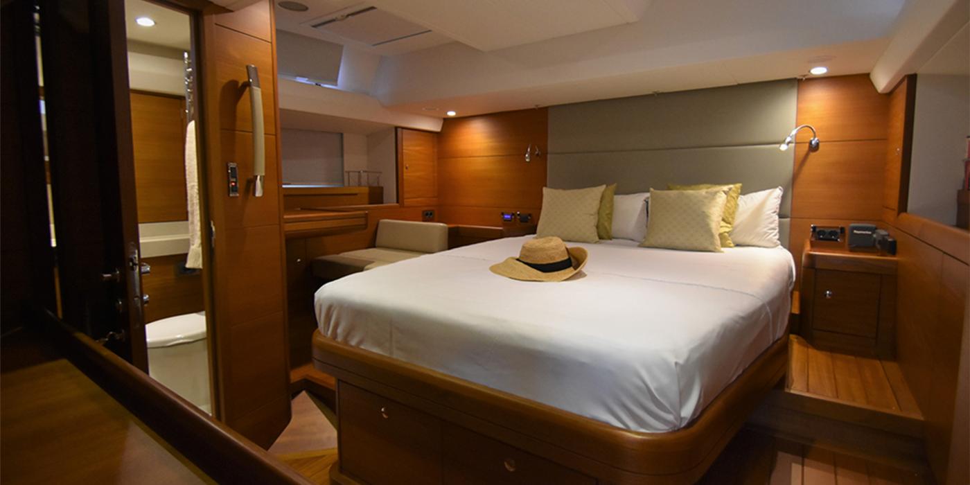 Oyster 575 Master Cabin v5