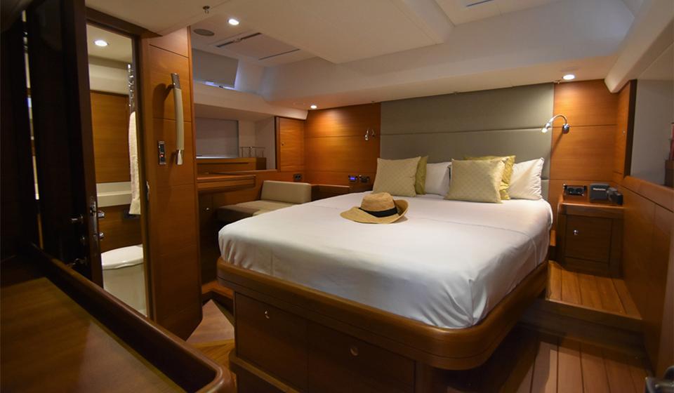 Oyster 575 Master Cabin v5