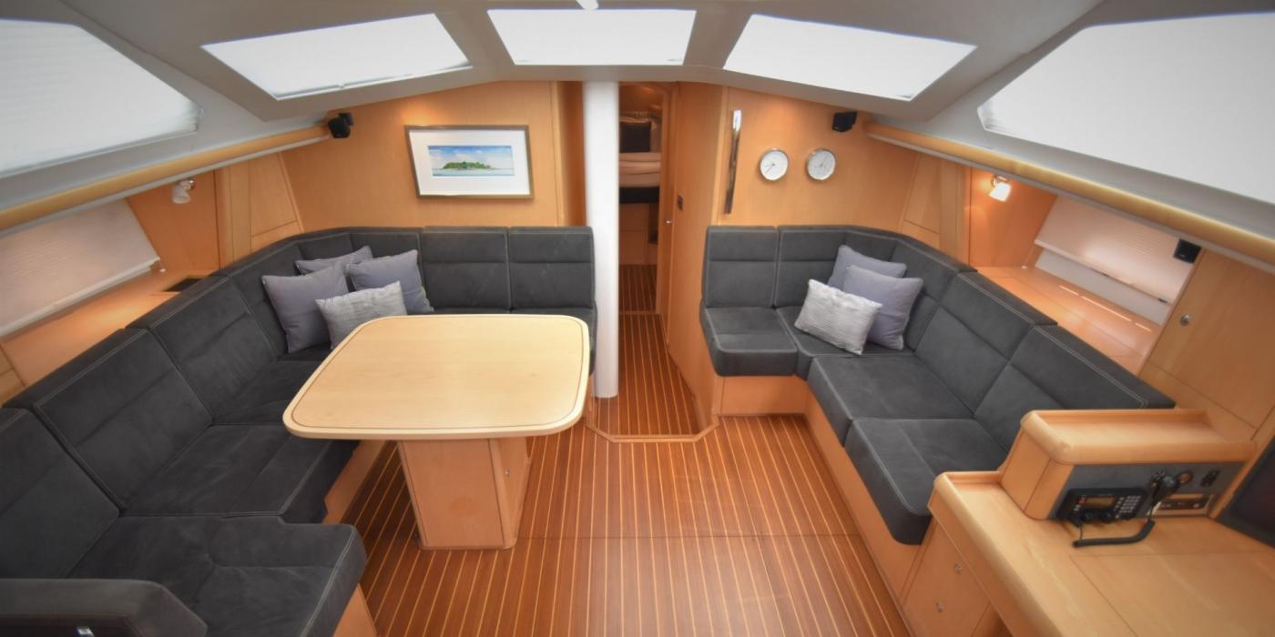 Oyster 575 Saloon v10