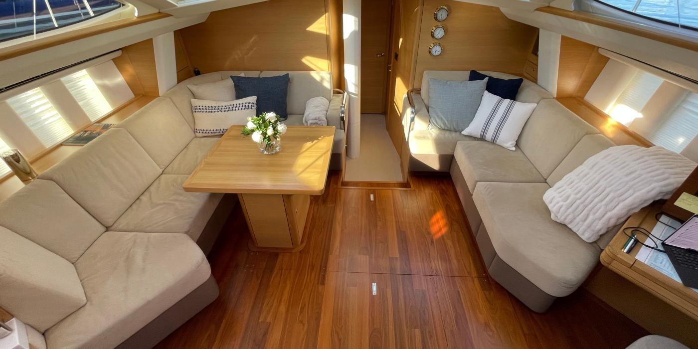 Oyster 575 Saloon v11