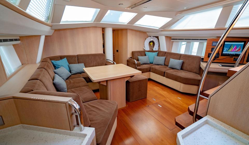 Oyster 575 Saloon v13