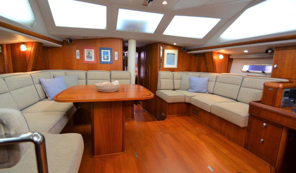 Oyster 575 Saloon v4