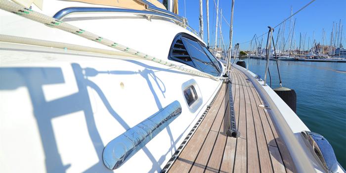 Oyster 575 Starboard Side Decks