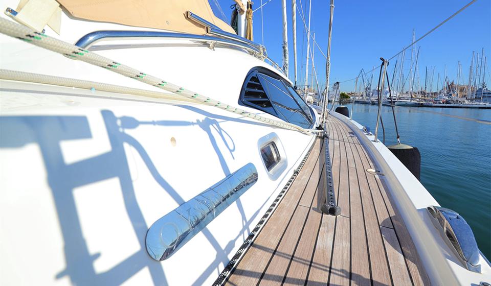 Oyster 575 Starboard Side Decks