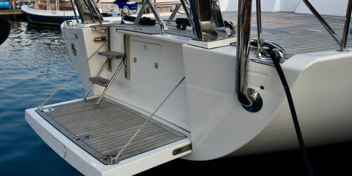 Oyster 575 Transom v4