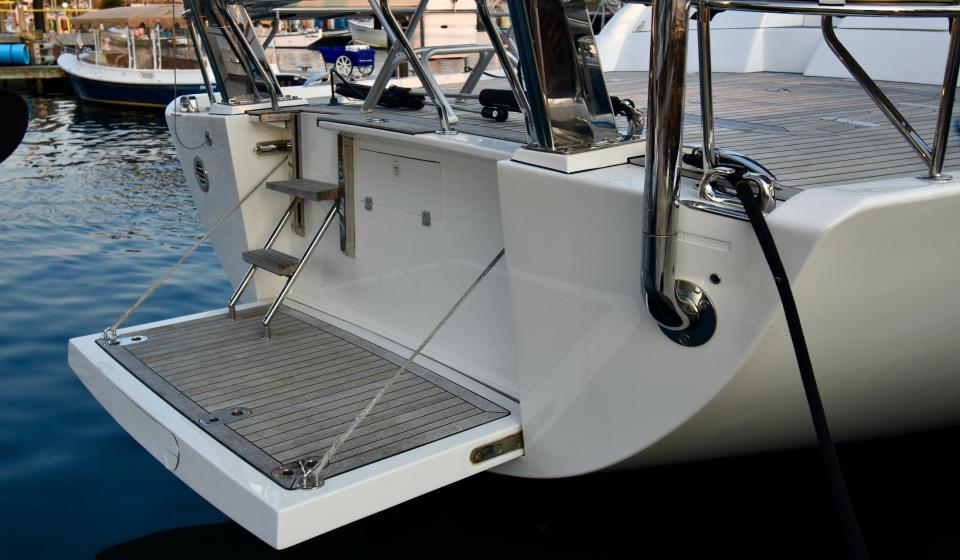 Oyster 575 Transom v4