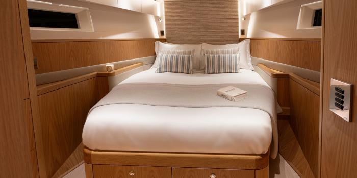 Oyster 595 Interior 4