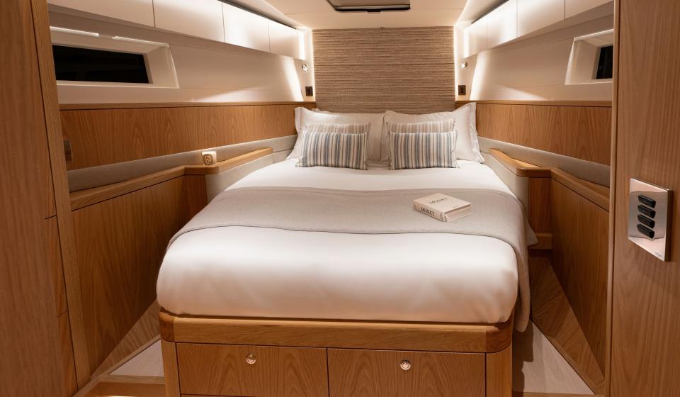 Oyster 595 Interior 4