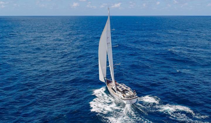 Oyster 595 Jazofi sailing towards Panama