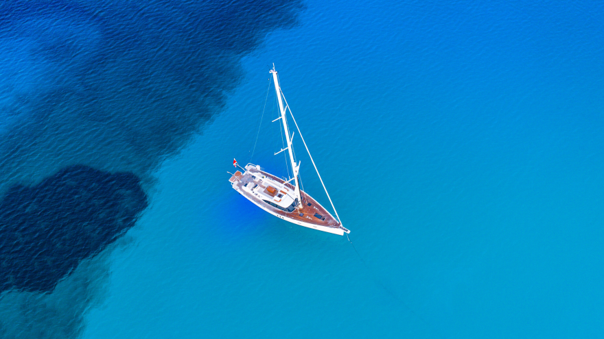 Oyster 595 Sailing 4