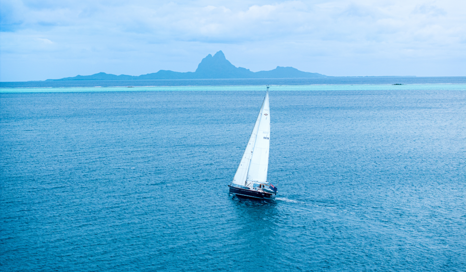 Oyster 595 XOXO sailing Oyster World Rally 2026 27 French Polynesia bow