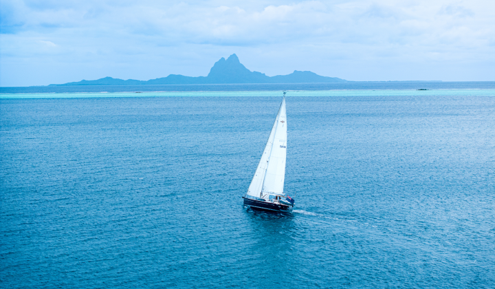 Oyster 595 XOXO sailing Oyster World Rally 2026 27 French Polynesia bow