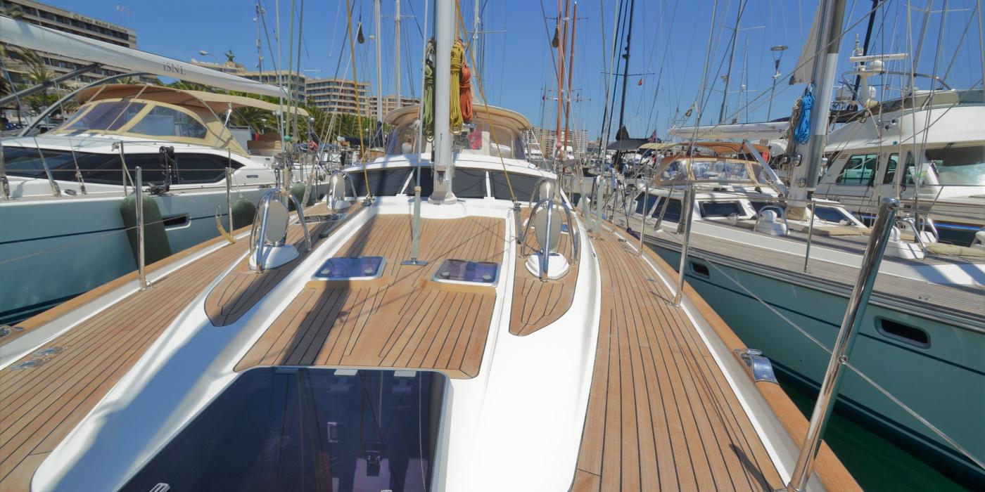 Oyster 62 Foredeck v3