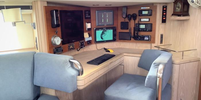 Oyster 625 Chart table v2