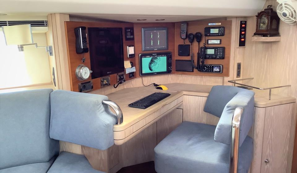 Oyster 625 Chart table v2