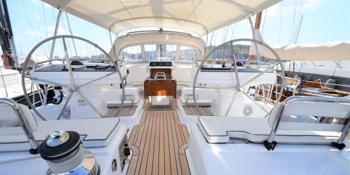 Oyster 625 Cockpit v3