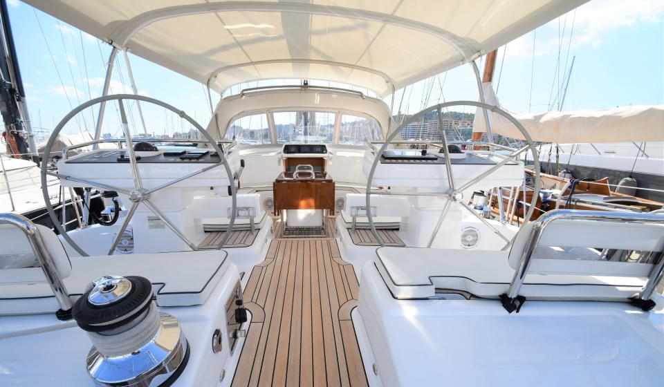 Oyster 625 Cockpit v3