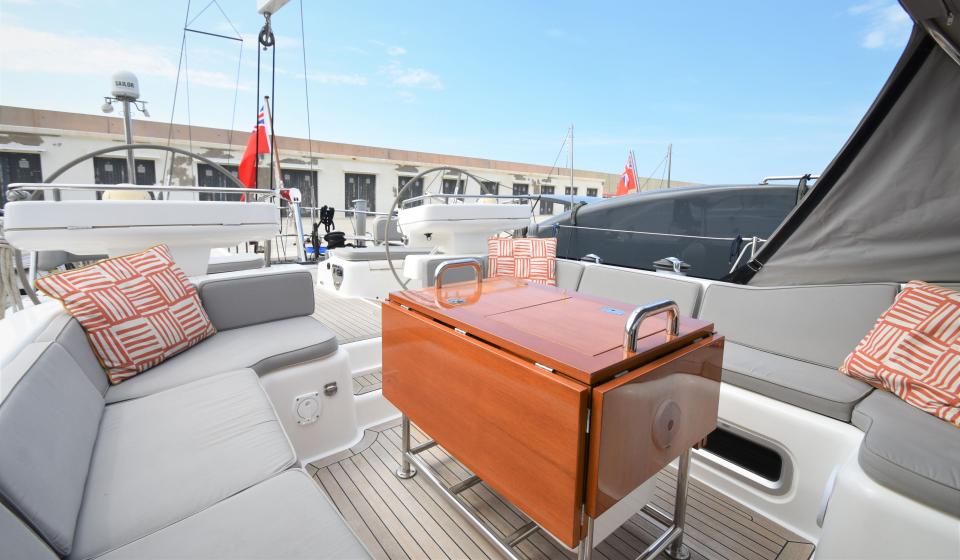 Oyster 625 Cockpit v4