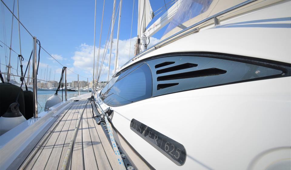 Oyster 625 Eyebrow Detail