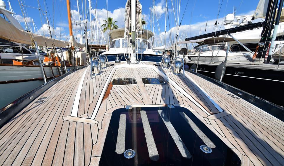 Oyster 625 Foredeck 2