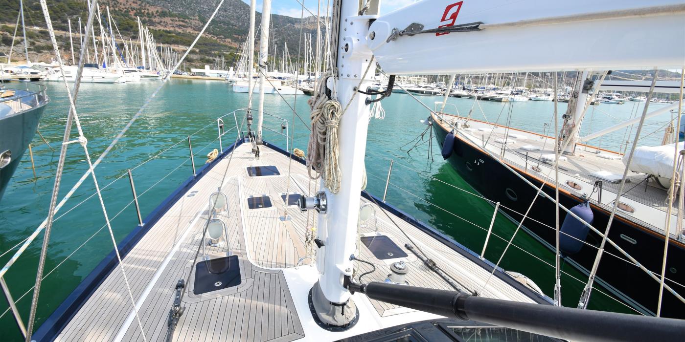Oyster 625 Foredeck v5