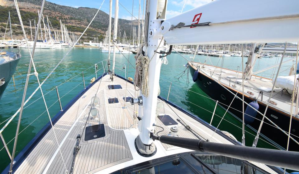 Oyster 625 Foredeck v5