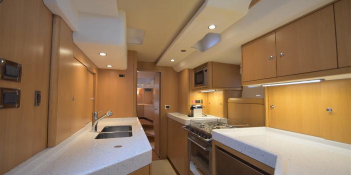 Oyster 625 Galley v2