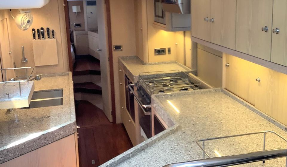 Oyster 625 Galley v4