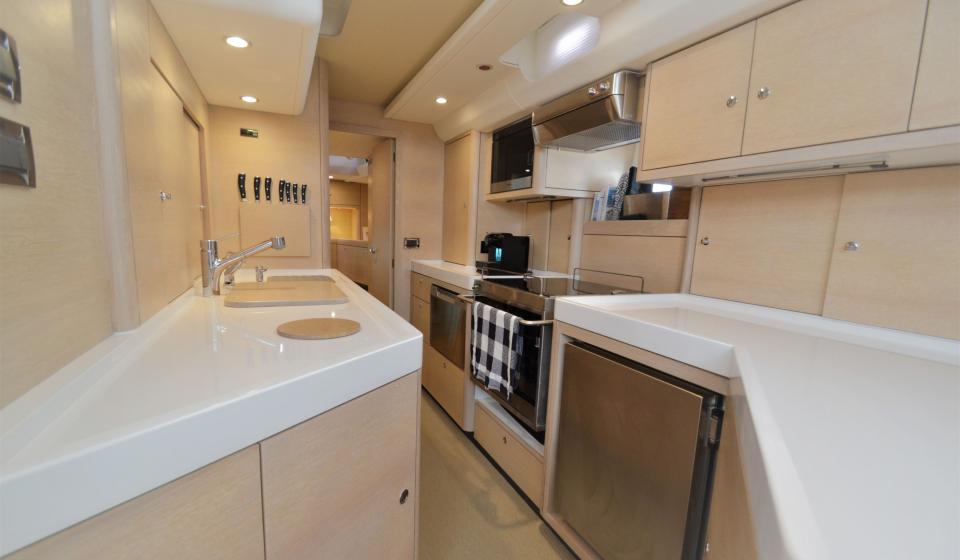 Oyster 625 Galley v5