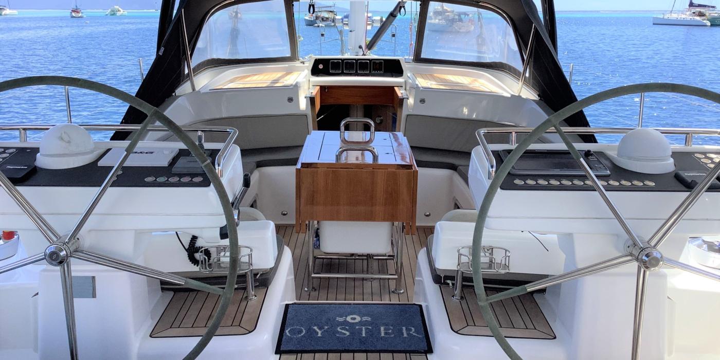 Oyster 625 Helm cockpit