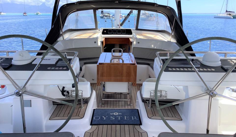 Oyster 625 Helm cockpit