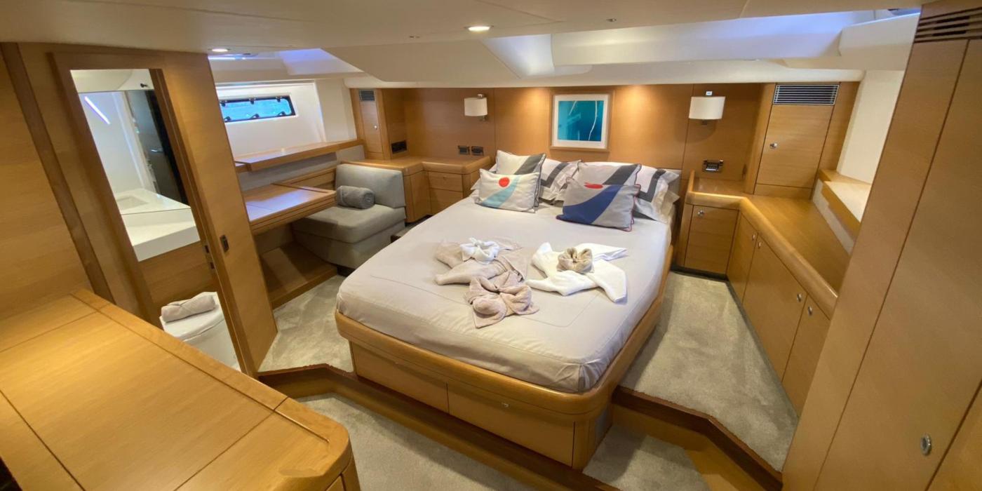 Oyster 625 Interior 1