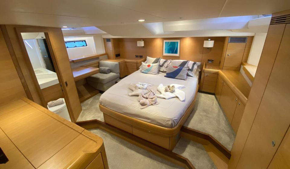 Oyster 625 Interior 1