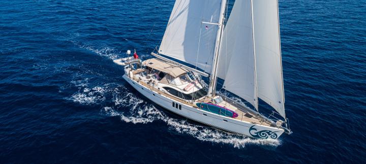 Oyster 625 Makara sailing Indonesia