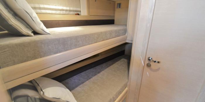 Oyster 625 Midships Cabin