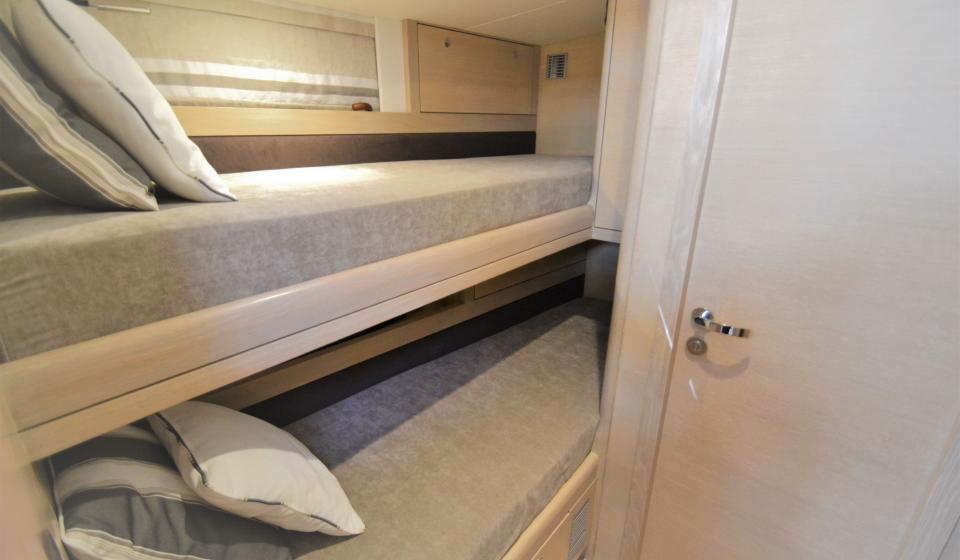 Oyster 625 Midships Cabin