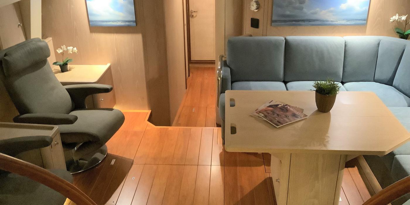 Oyster 625 Saloon 2 v2