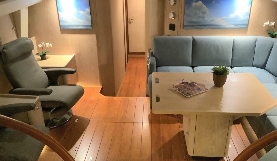 Oyster 625 Saloon 2 v2