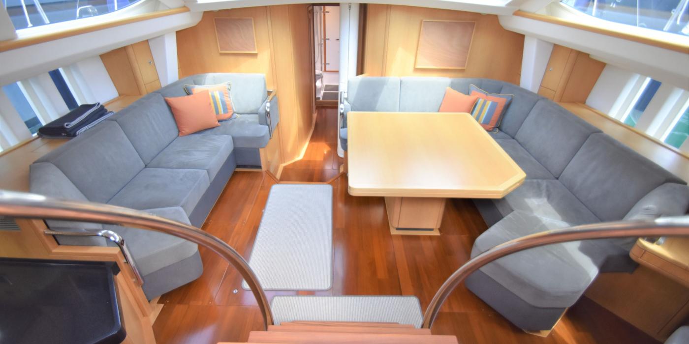 Oyster 625 Saloon v8