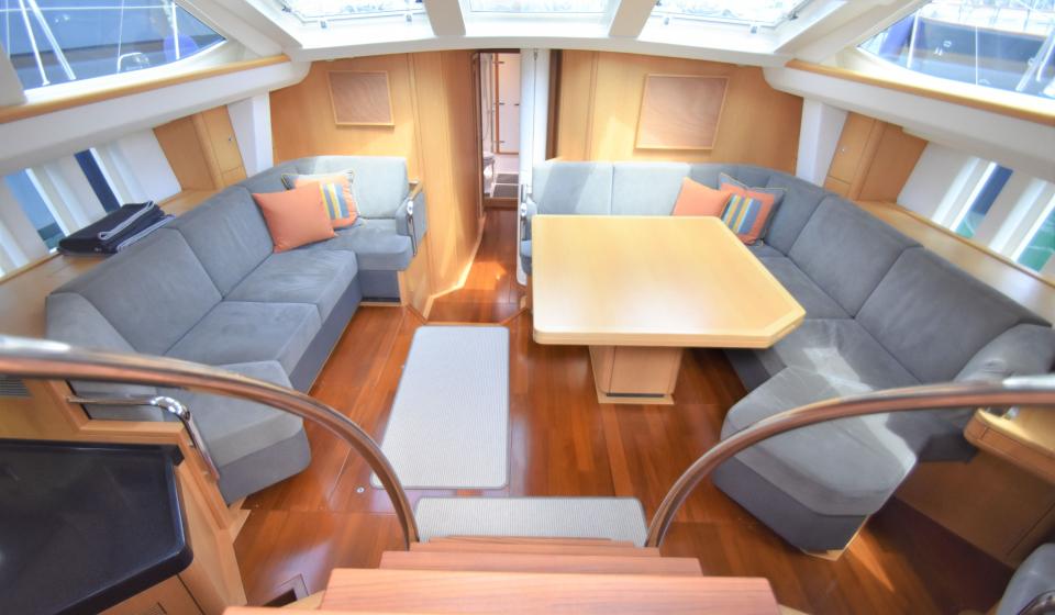 Oyster 625 Saloon v8