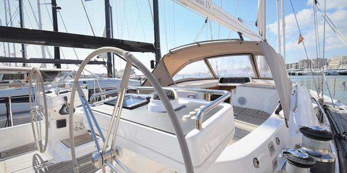 Oyster 625 Starboard Helm