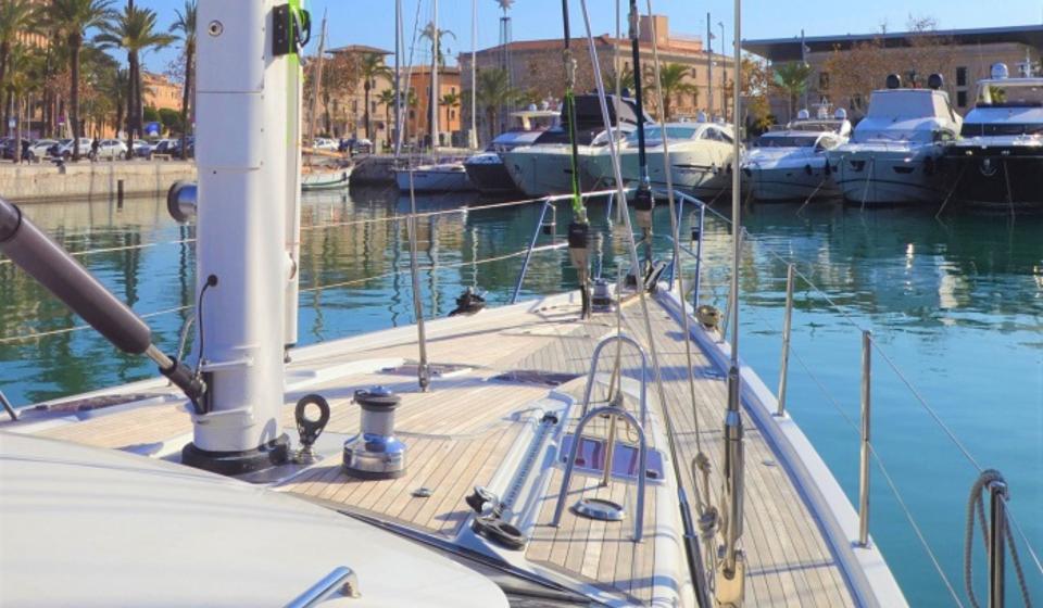 Oyster 655 Foredeck v4