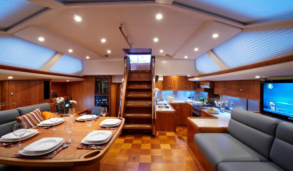 Oyster 655 Saloon v3