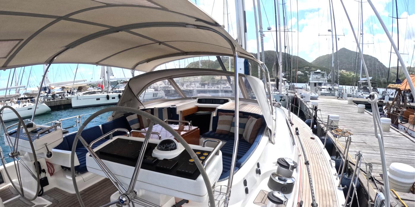 Oyster 655 exterior v3